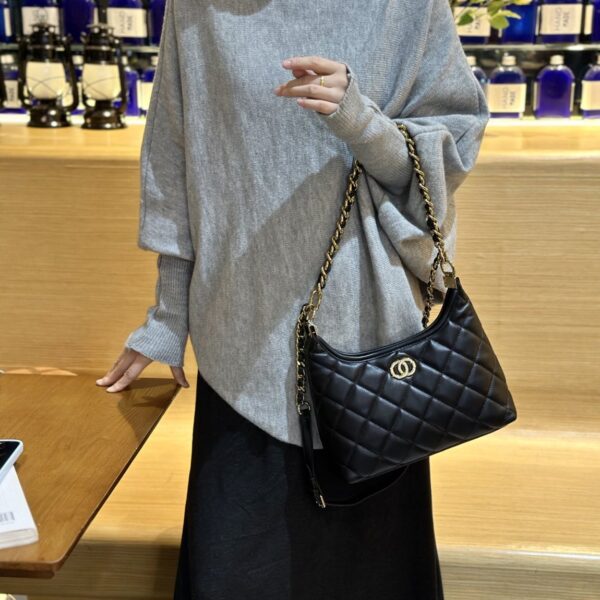 Quilted Lambskin Chain Shoulder Bag – Black, 28×10×23cm