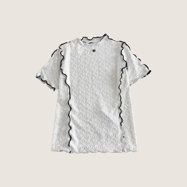 CHANEL 25P Short sleeves with a stand collar and lace detailing